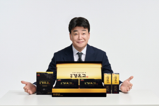 광동 경옥고의 새 모델 백종원. 광동제약 제공.